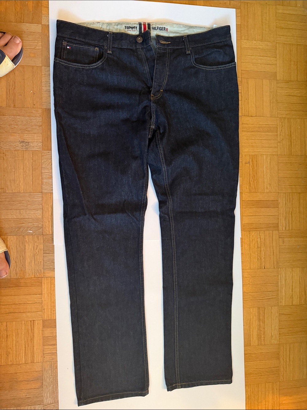 Tommy Hilfiger Men’s Dark Indigo Straight Jeans,
SIZE 36/32, SLIM FIT
